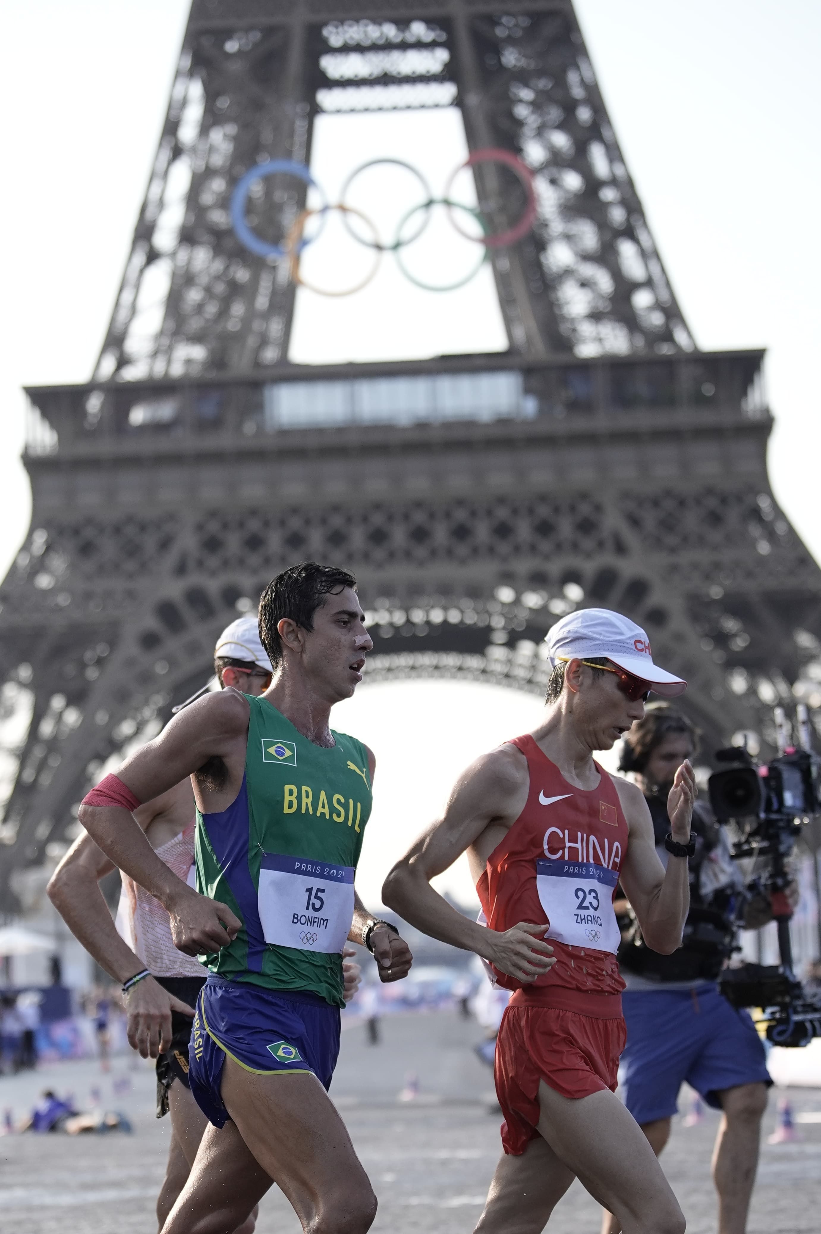 É prata para o Brasil em Paris! Caio Bonfim é vice-campeão olímpico na marcha atlética