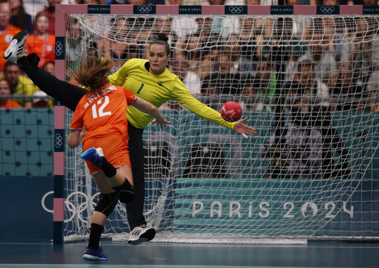 Paris 2024: Brasil é dominado e perde para Holanda no handebol feminino