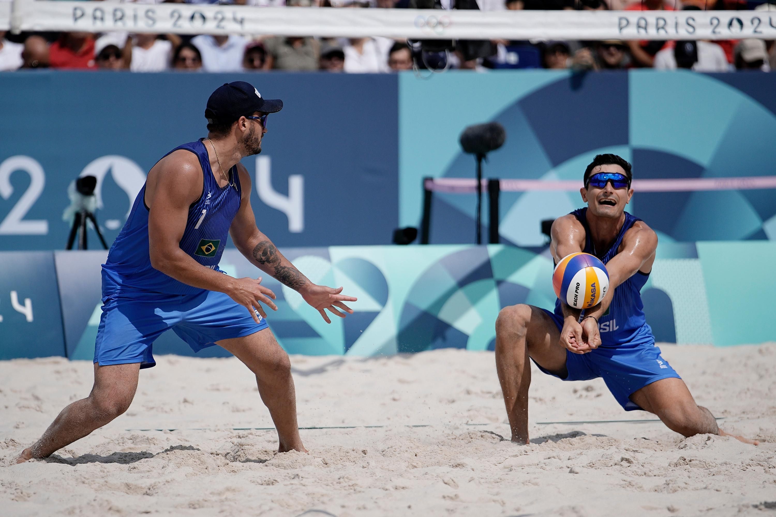 Paris 2024: brasileiros perdem para americanos e disputarão repescagem no vôlei de praia