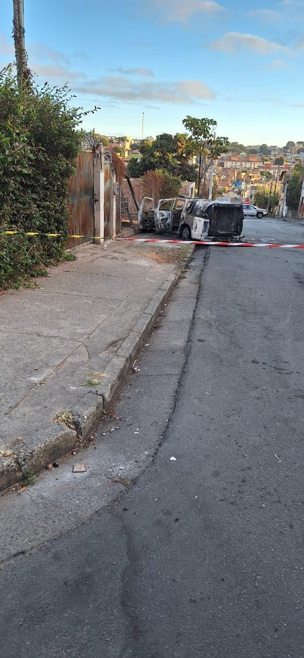 Granada explode dentro de viatura e fere dois policiais em BH