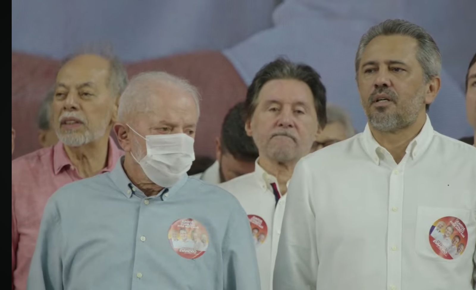 Com sintomas gripais, Lula participa de convenção do PT usando máscara