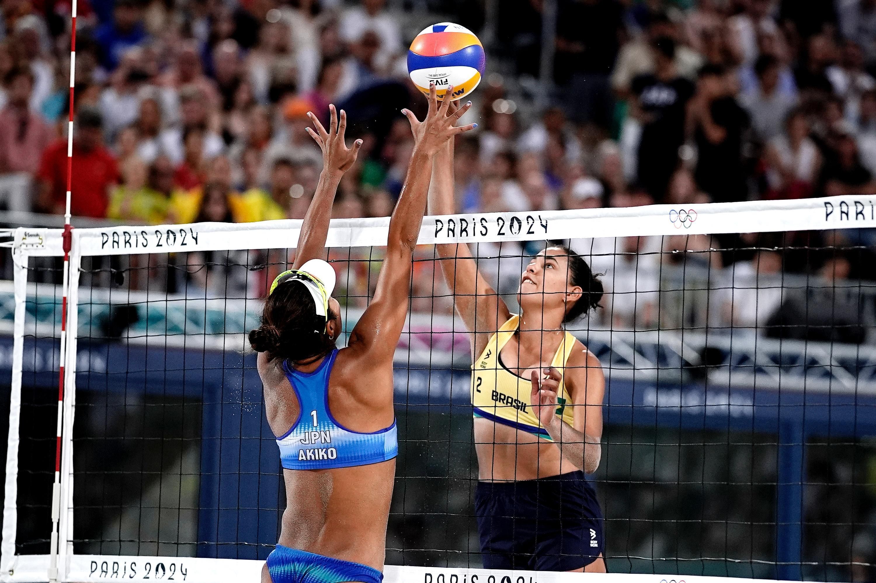 Paris 2024: Ana Patrícia e Duda batem japonesas e avançam às quartas do vôlei de praia
