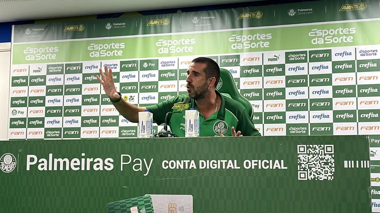 Auxiliar de Abel detona Daronco e VAR após Palmeiras x Flamengo