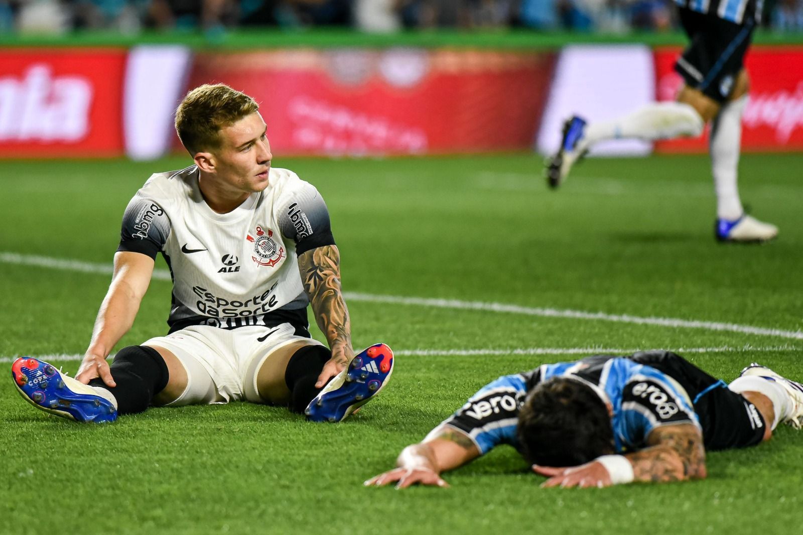 Nos pênaltis, Corinthians derruba Grêmio e avança às quartas da Copa do Brasil