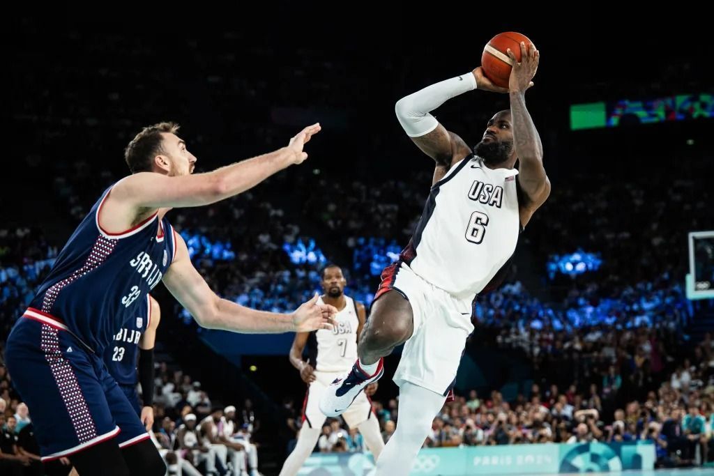 Contra a Sérvia, LeBron James repete marca histórica no basquete nas Olimpíadas