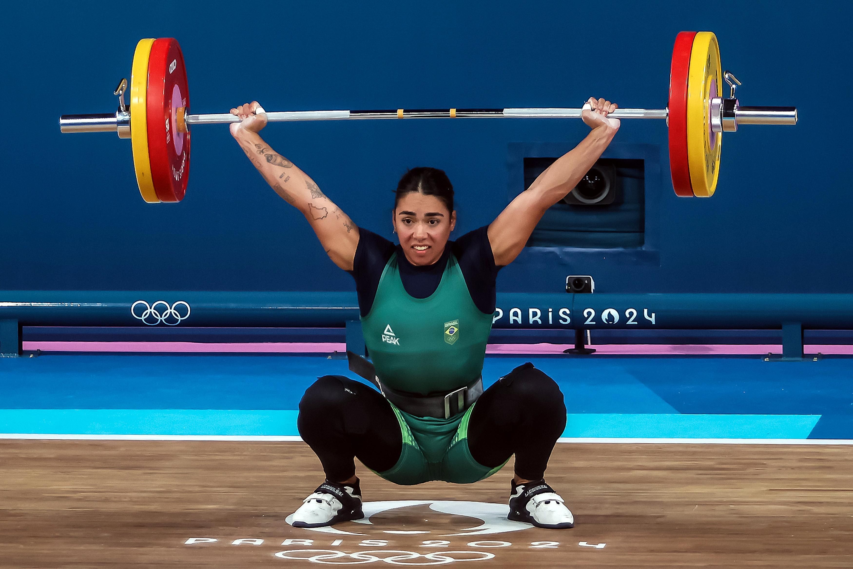 Paris 2024: Amanda Schott fica em oitavo no levantamento de peso