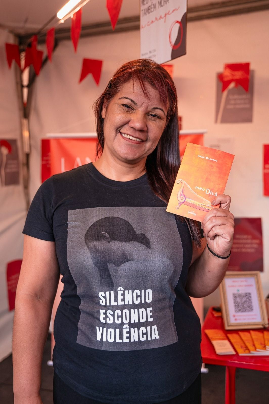 Escritora mineira lança o livro “Meu Divã” sobre violência doméstica