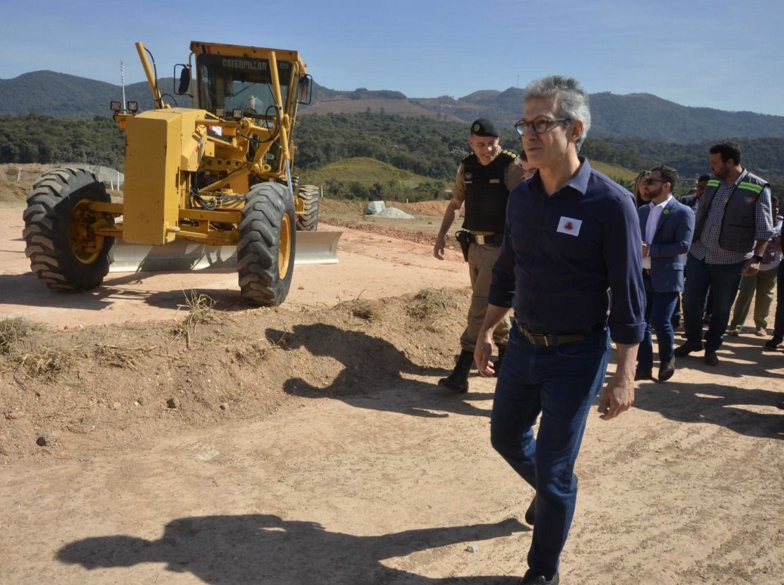 Zema volta a criticar governo Lula sobre acordo de Mariana: 'por nós, teria sido fechado há muito tempo'