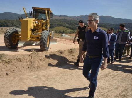 Zema vistoriou obras de construção do Distrito Industrial de Brumadinho