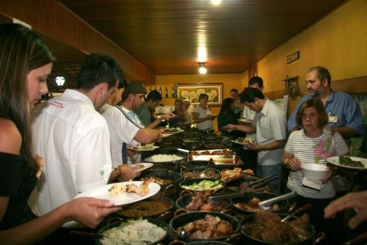 Bares e restaurantes de BH seguram preços, mesmo com inflação alta, para manter clientes
