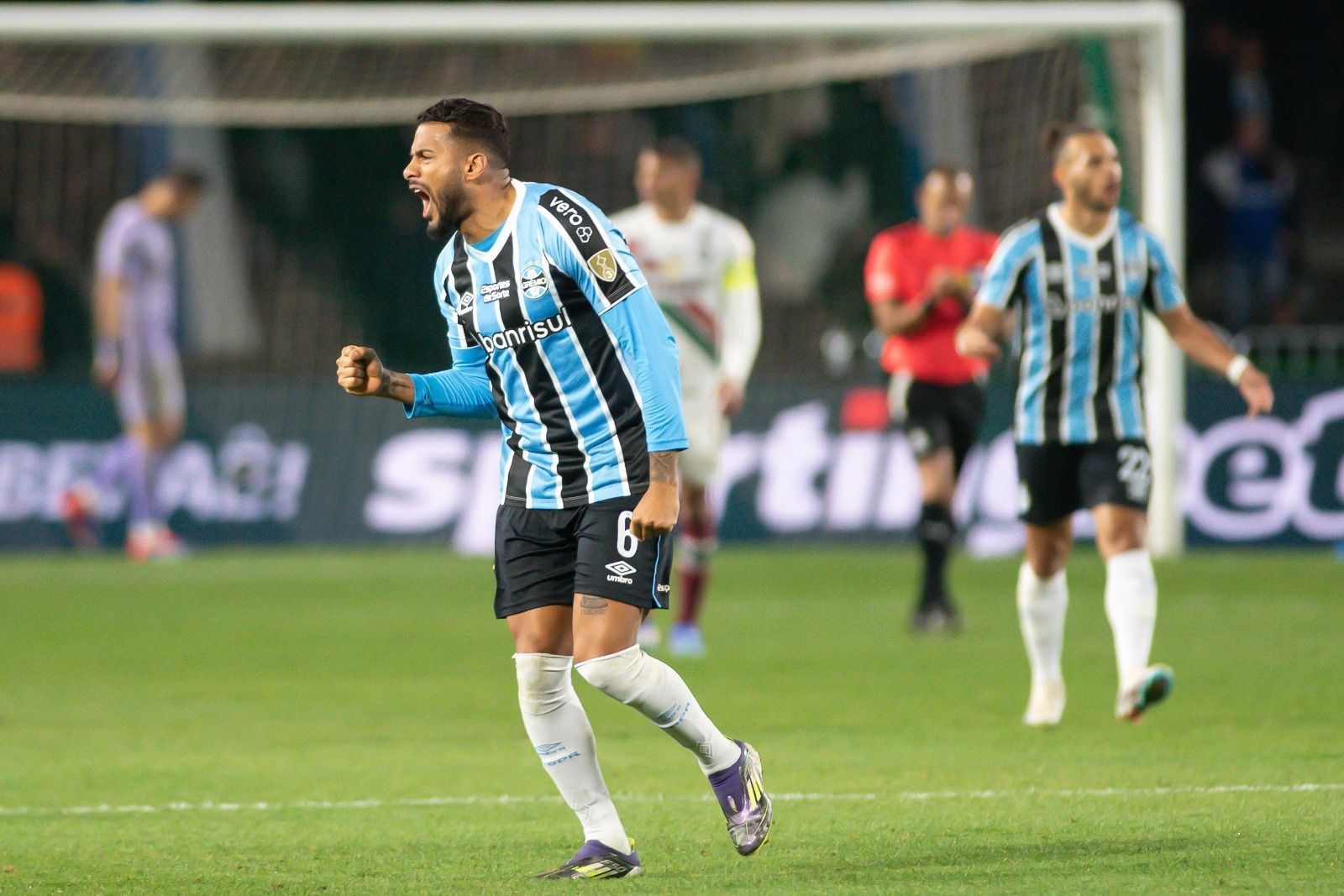 De virada, Grêmio vence Fluminense em jogo de ida das oitavas da Libertadores