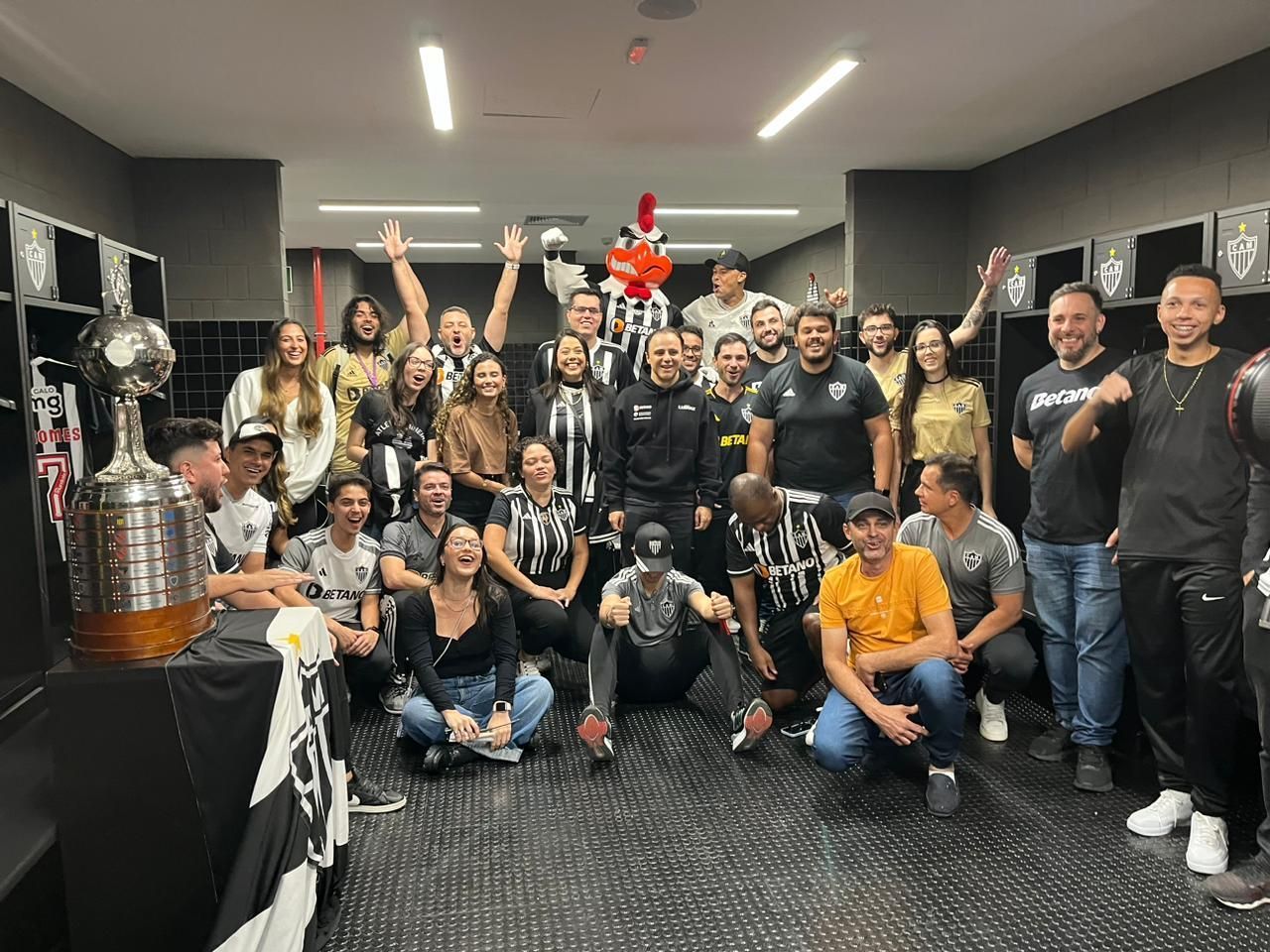 Piloto da Stock Car, Felipe Massa participa de Tour da Arena MRV