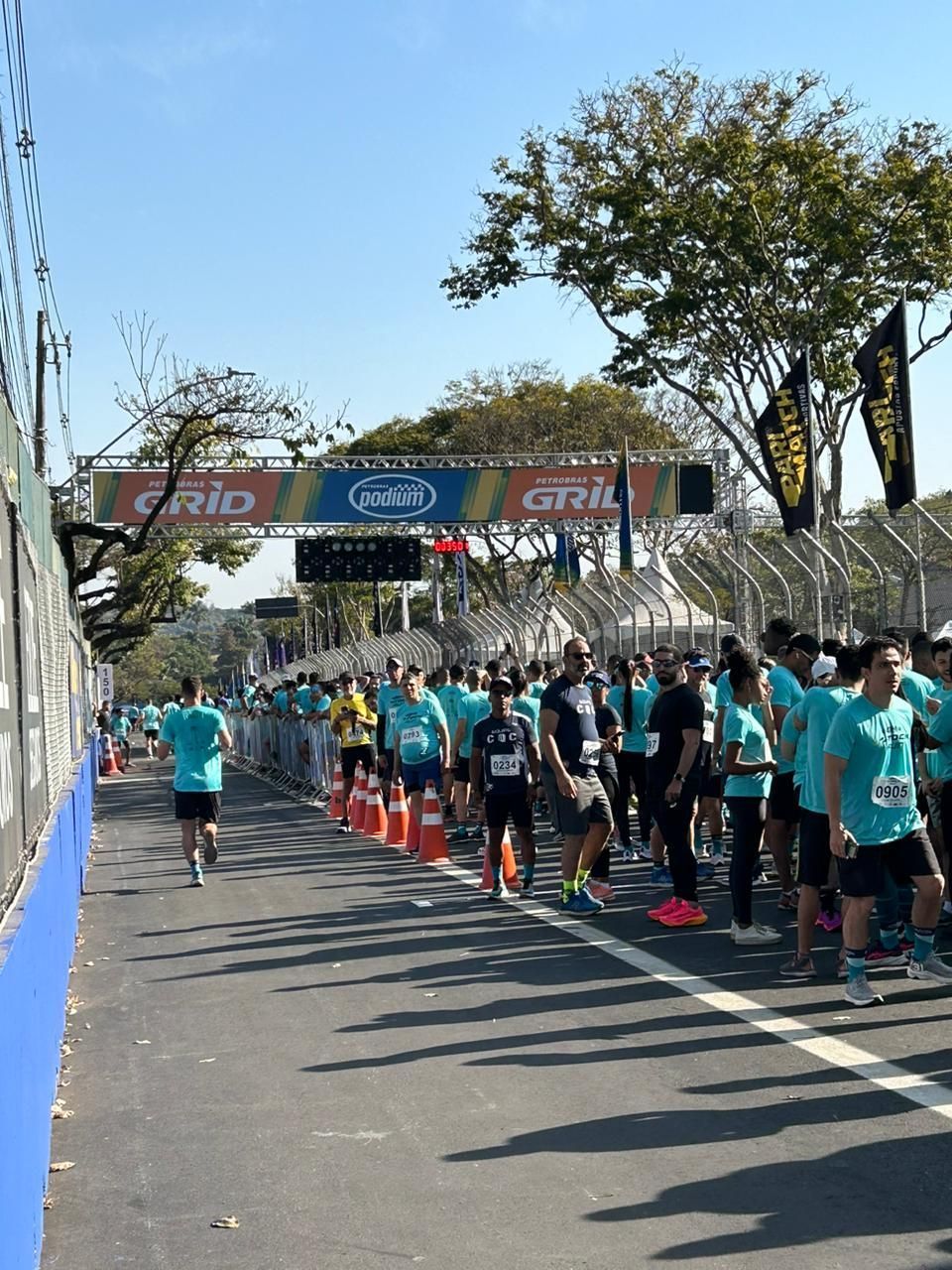 Stock Car em BH: evento de corrida a pé 'BH Stock Run' reúne milhares de corredores