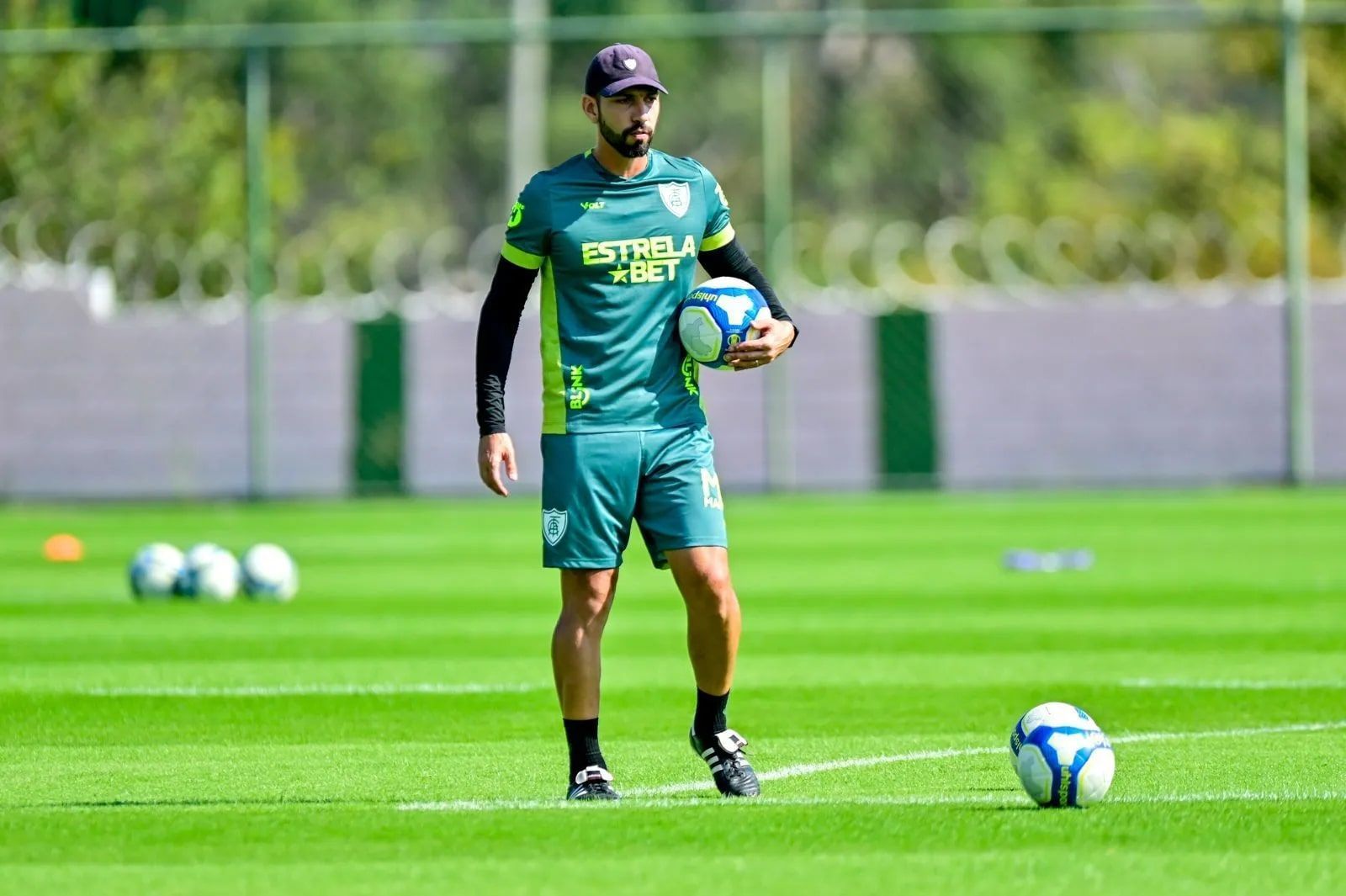 Após William Batista, América anuncia saídas de preparadores físico e de goleiros