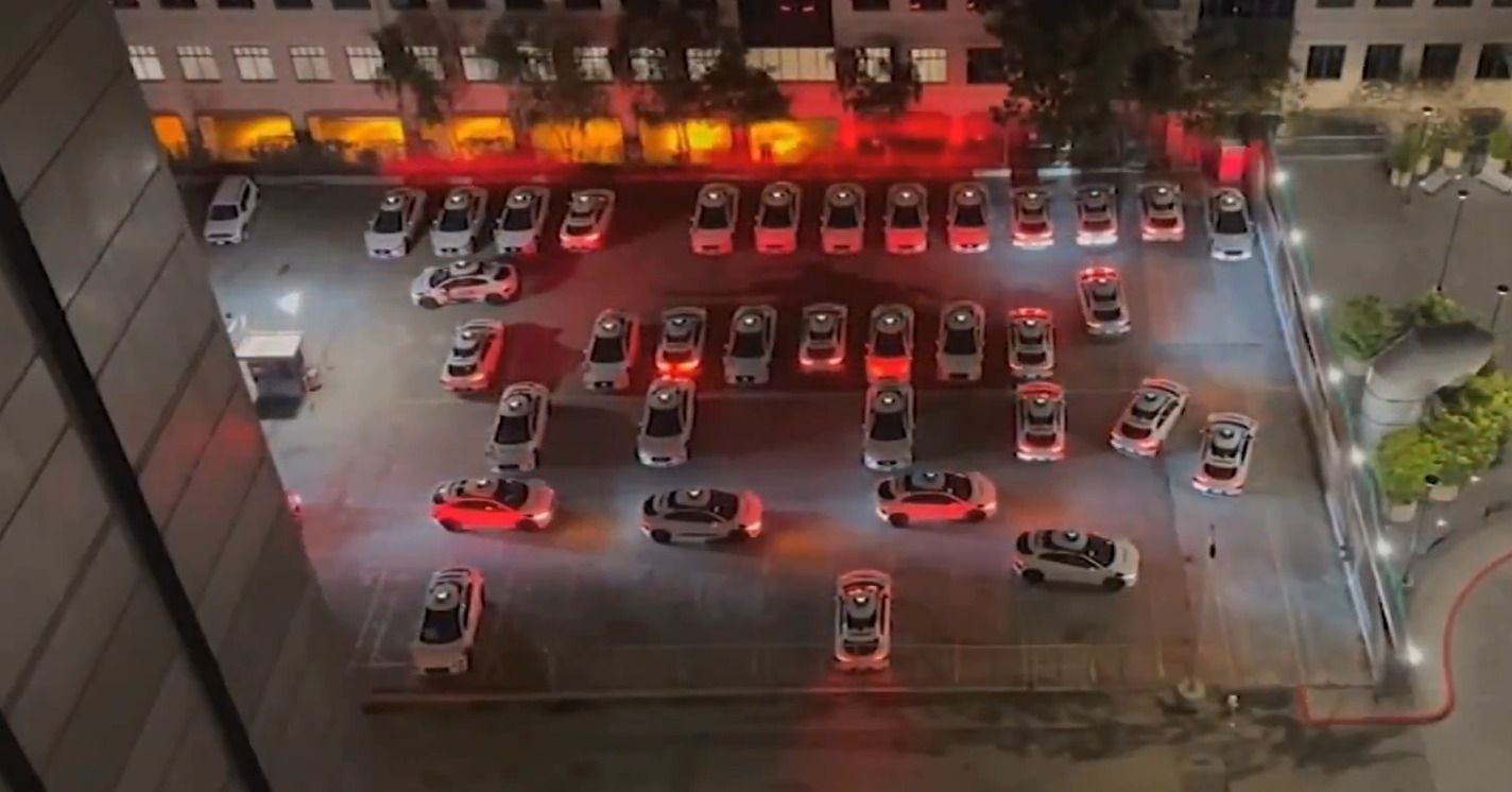 Vídeo: carros autônomos buzinam uns para os outros e incomodam vizinhança nos EUA