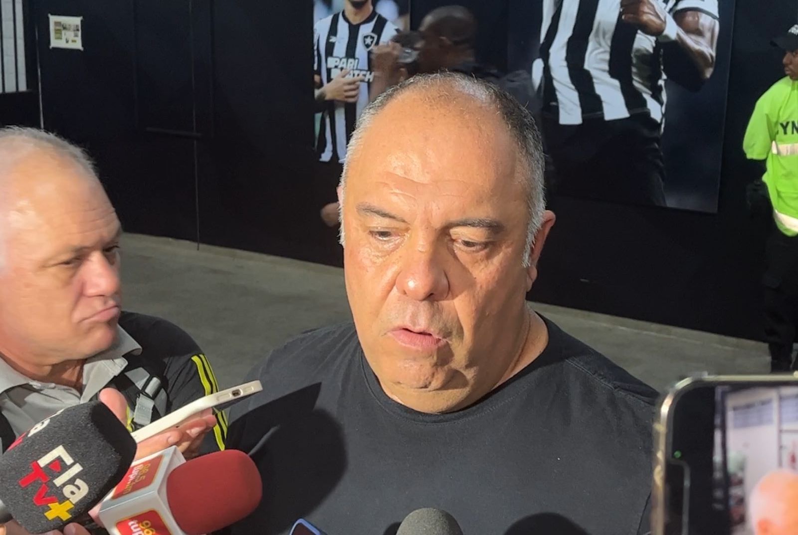 Marcos Braz confirma acerto próximo com Michael: 'Só falta assinar'