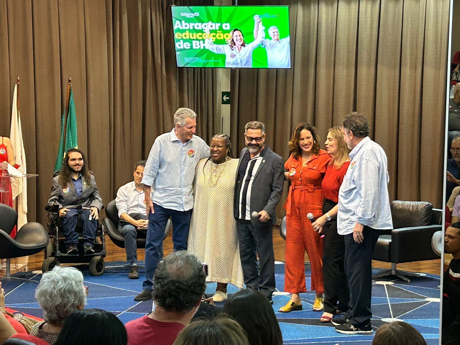 Rogério Correia e Bella Gonçalves realizam encontro com profissionais da Educação
