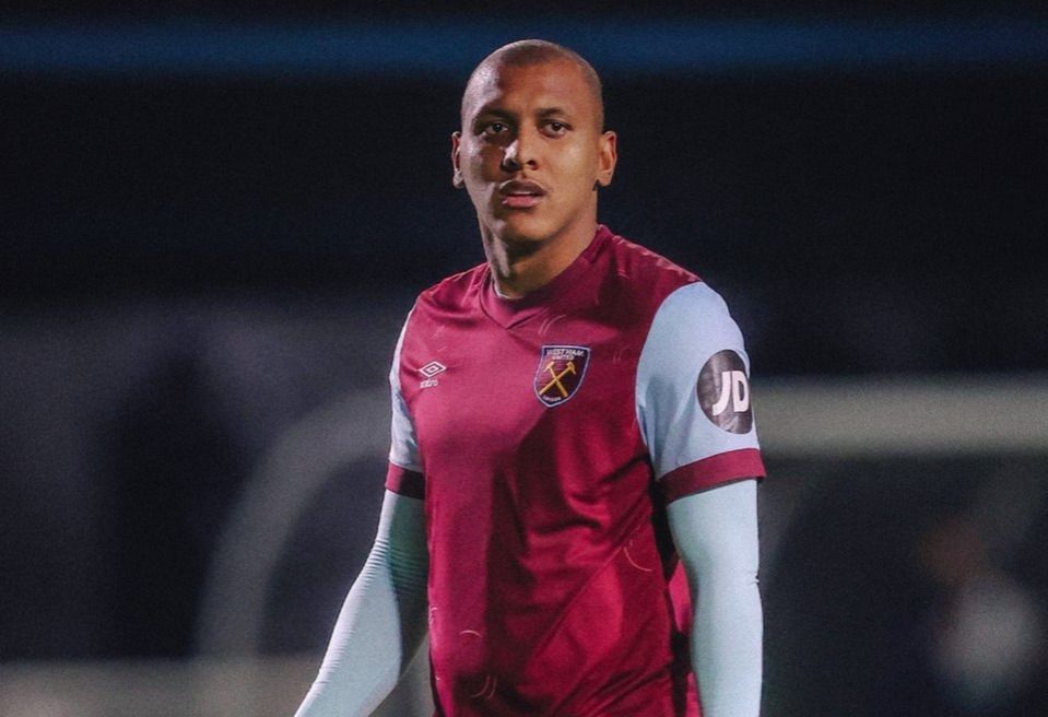 Corinthians apresenta proposta por Luizão, zagueiro do West Ham
