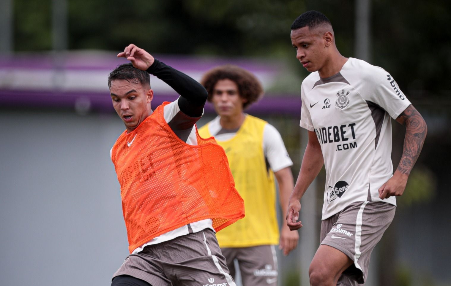 Presidente de clube marroquino vem ao Brasil e prepara oferta por 'pacotão' do Corinthians