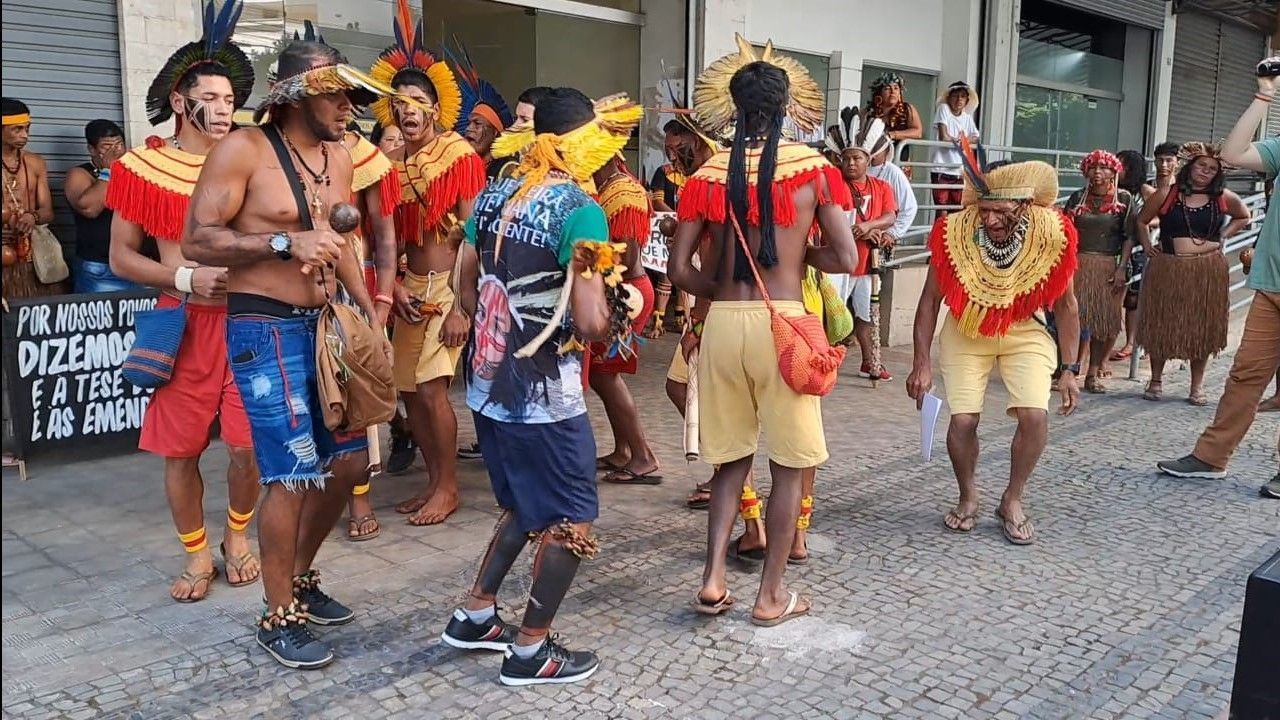 Causa indígena recebe apoio de candidatos à prefeitura de BH em ato na Justiça Federal