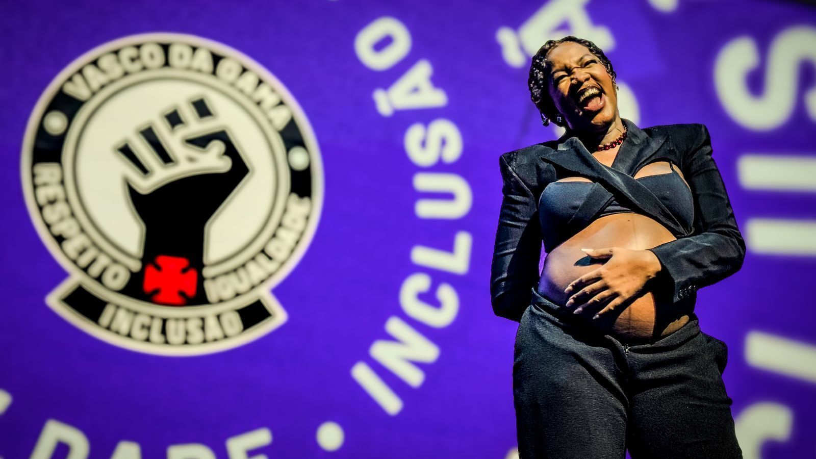 Iza e mais cantores se declaram ao Vasco durante celebração de 126 anos do clube