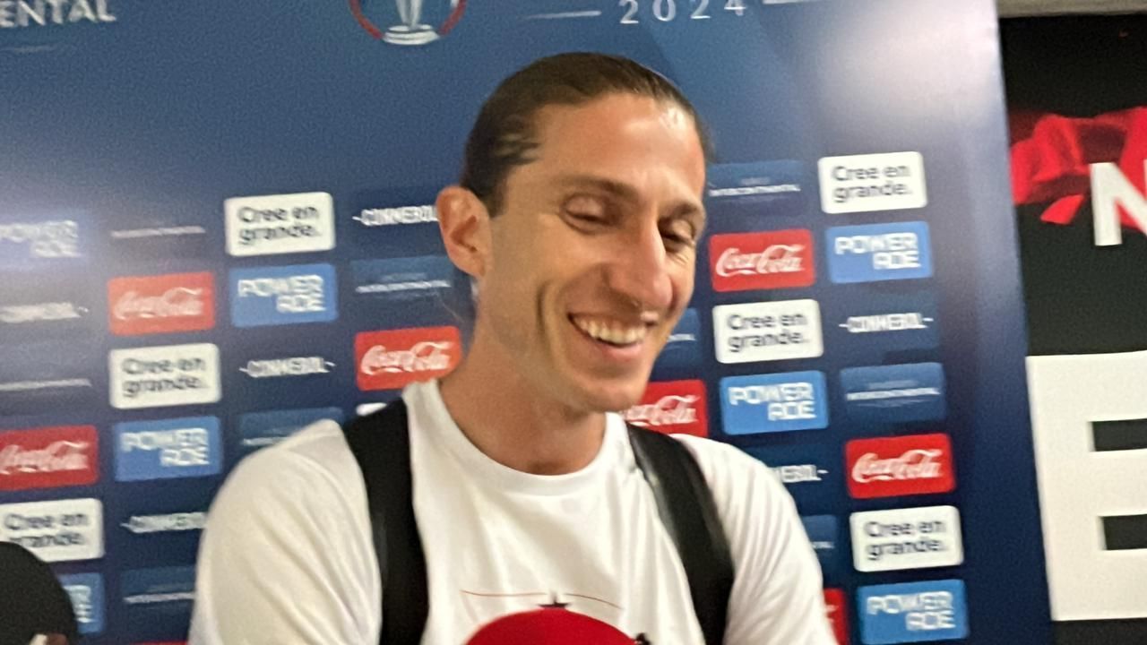 Filipe Luís destaca diferença de ser campeão como jogador e técnico do Flamengo