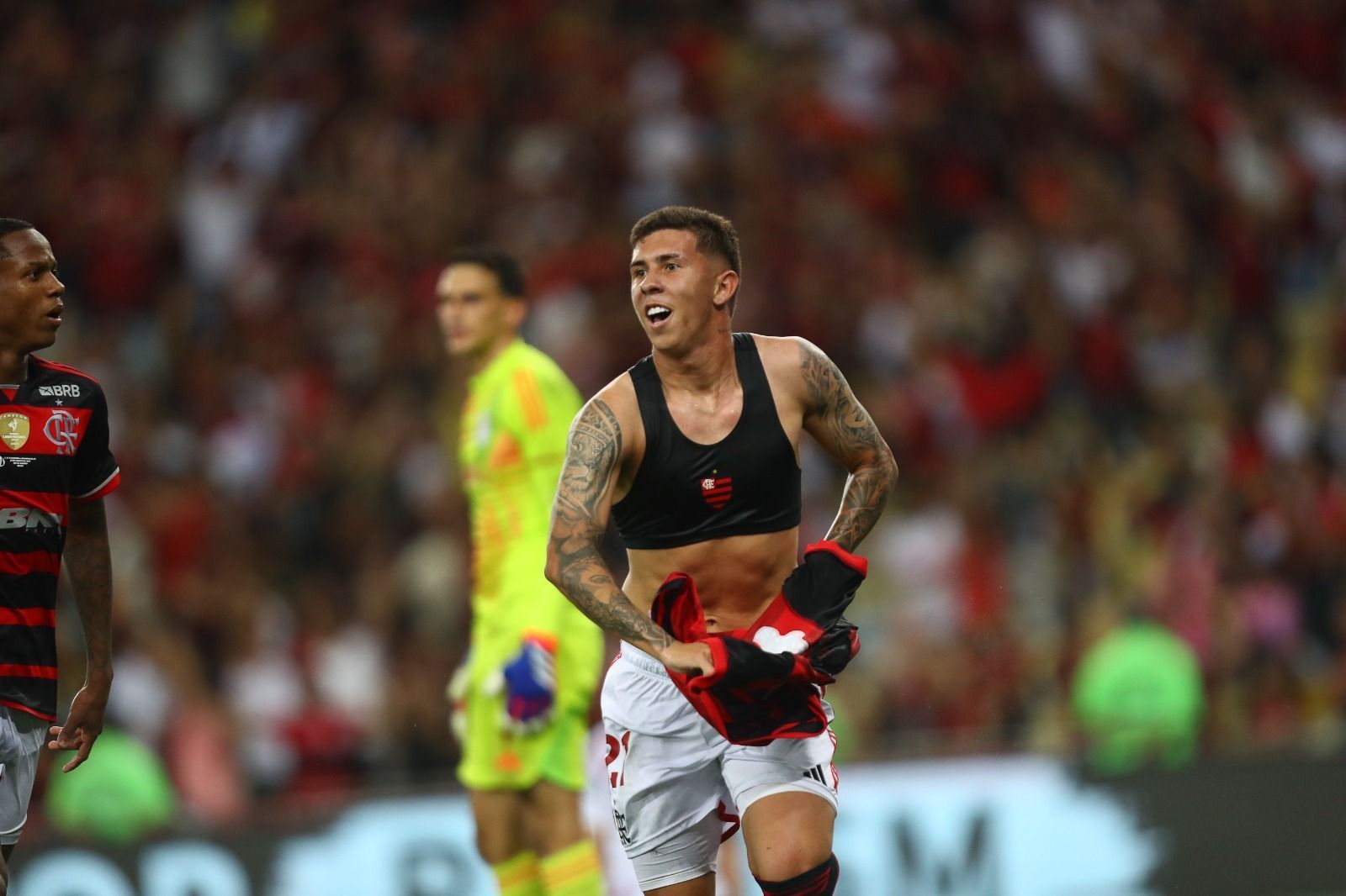 Felipe Teresa se emociona com gol do título do Flamengo: 'Vim mentalizando'