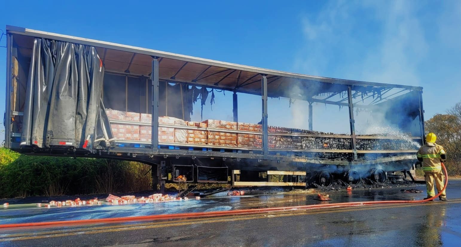 Fogo consome mais de mil fardos de leite condensado no Norte de Minas