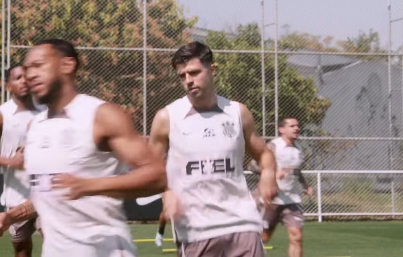 Vídeo do Corinthians mostra novo centroavante já treinando com o elenco