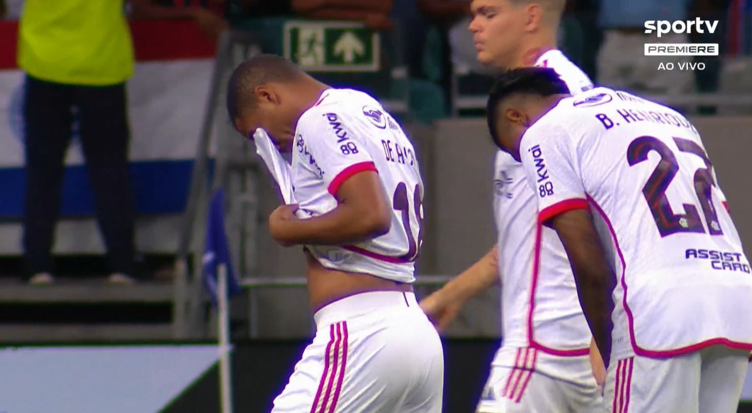 Bahia x Flamengo: De La Cruz se emociona e chora com homenagem a Izquierdo