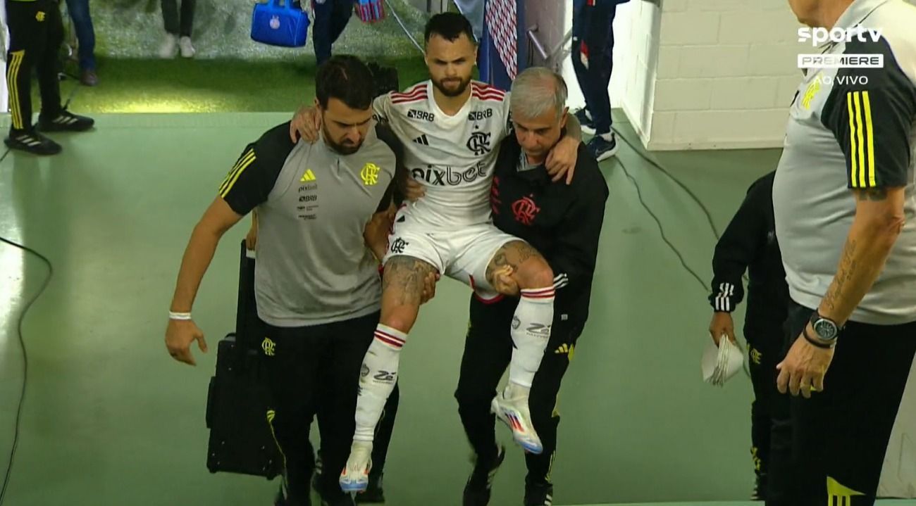 Michael, do Flamengo, deixa o campo carregado, e Gerson e De La Cruz preocupam