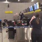 Vídeo: passageiro quebra guichê de aeroporto no Chile após não conseguir embarcar sem visto para os EUA
