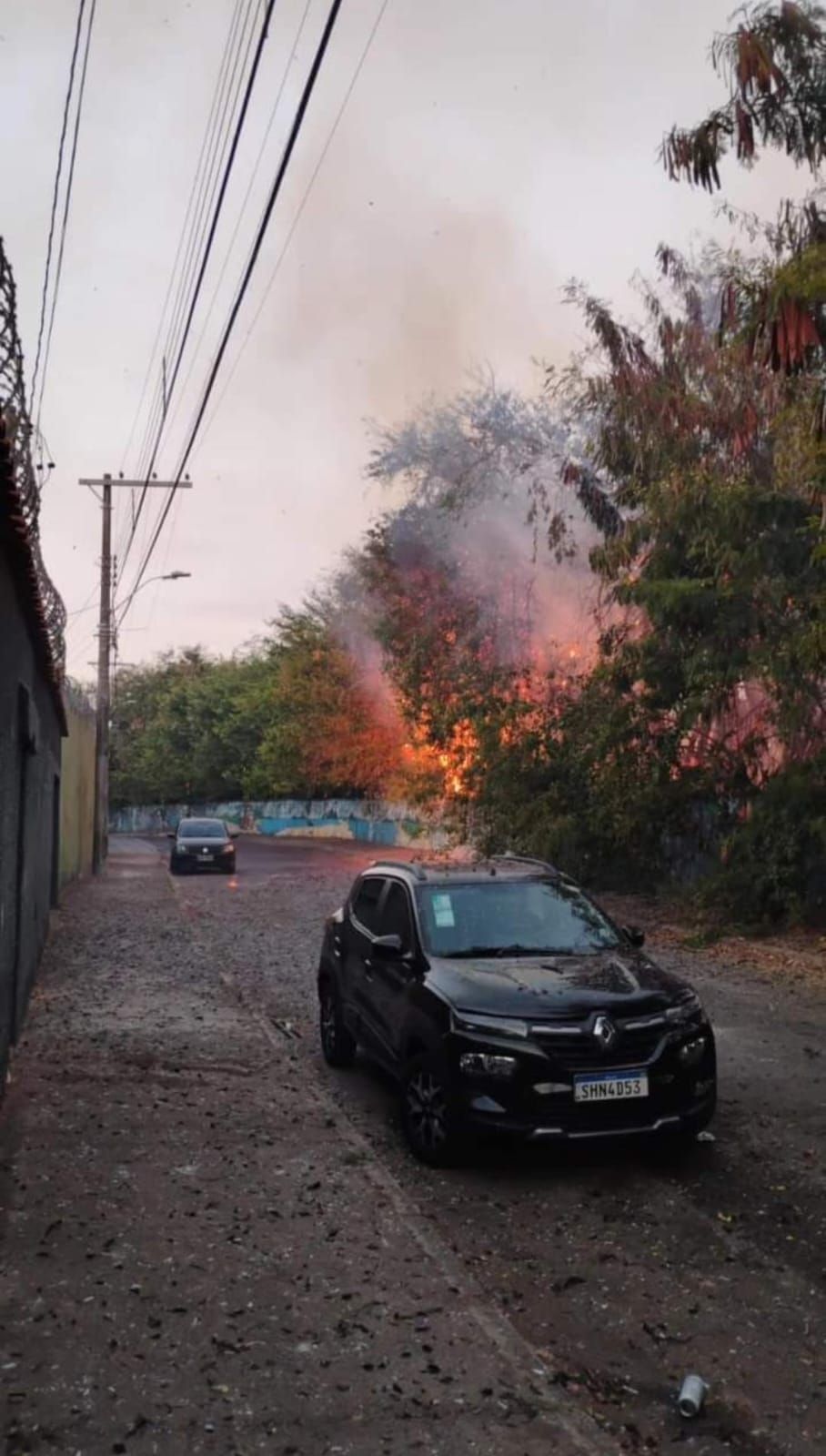 Pelo segundo dia seguido, incêndio atinge linha do metrô na Estação Santa Tereza, em BH