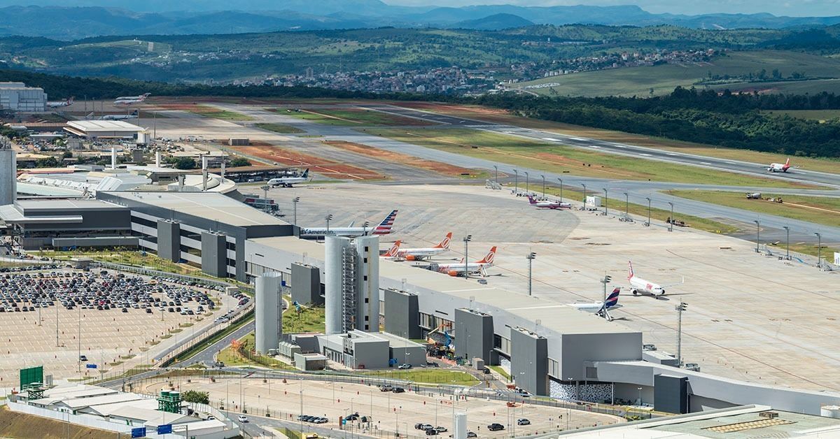 Mineiros procurados pela Interpol são presos em Confins, após deportação dos EUA