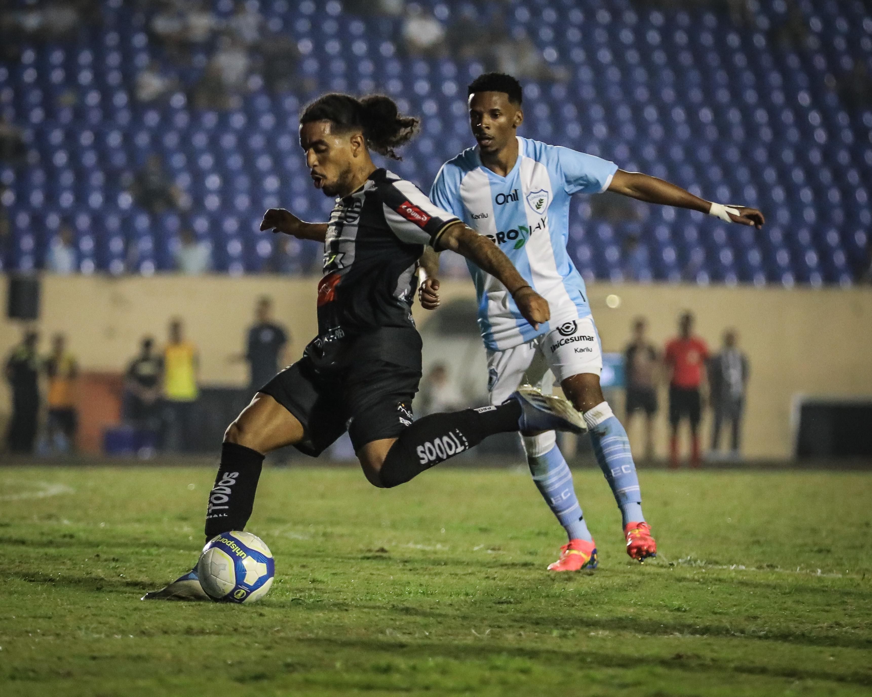 Em jogo de cinco gols, Athletic vence Londrina na estreia da Série C