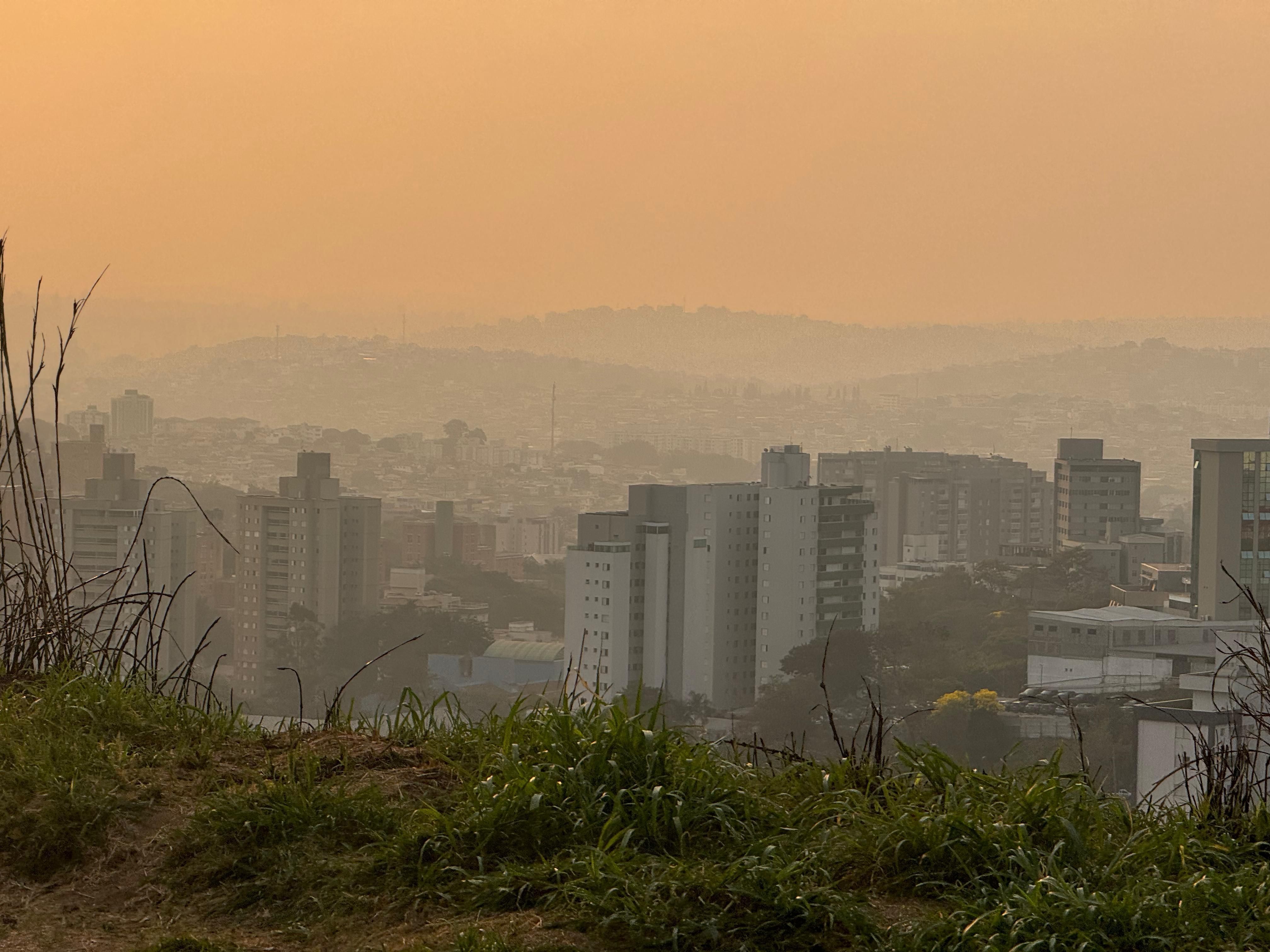 Onda de calor e tempo seco: BH registra máxima de 34,6° C e umidade mínima de 12%