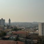 Vídeo: fumaça, fuligem e cheiro de queimado incomodam moradores de BH; entenda o fenômeno