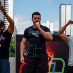 Filho de atriz da Globo ganha medalha de ouro em competição de triatlo