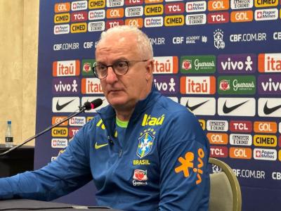 Dorival Júnior em entrevista coletiva em Curitiba