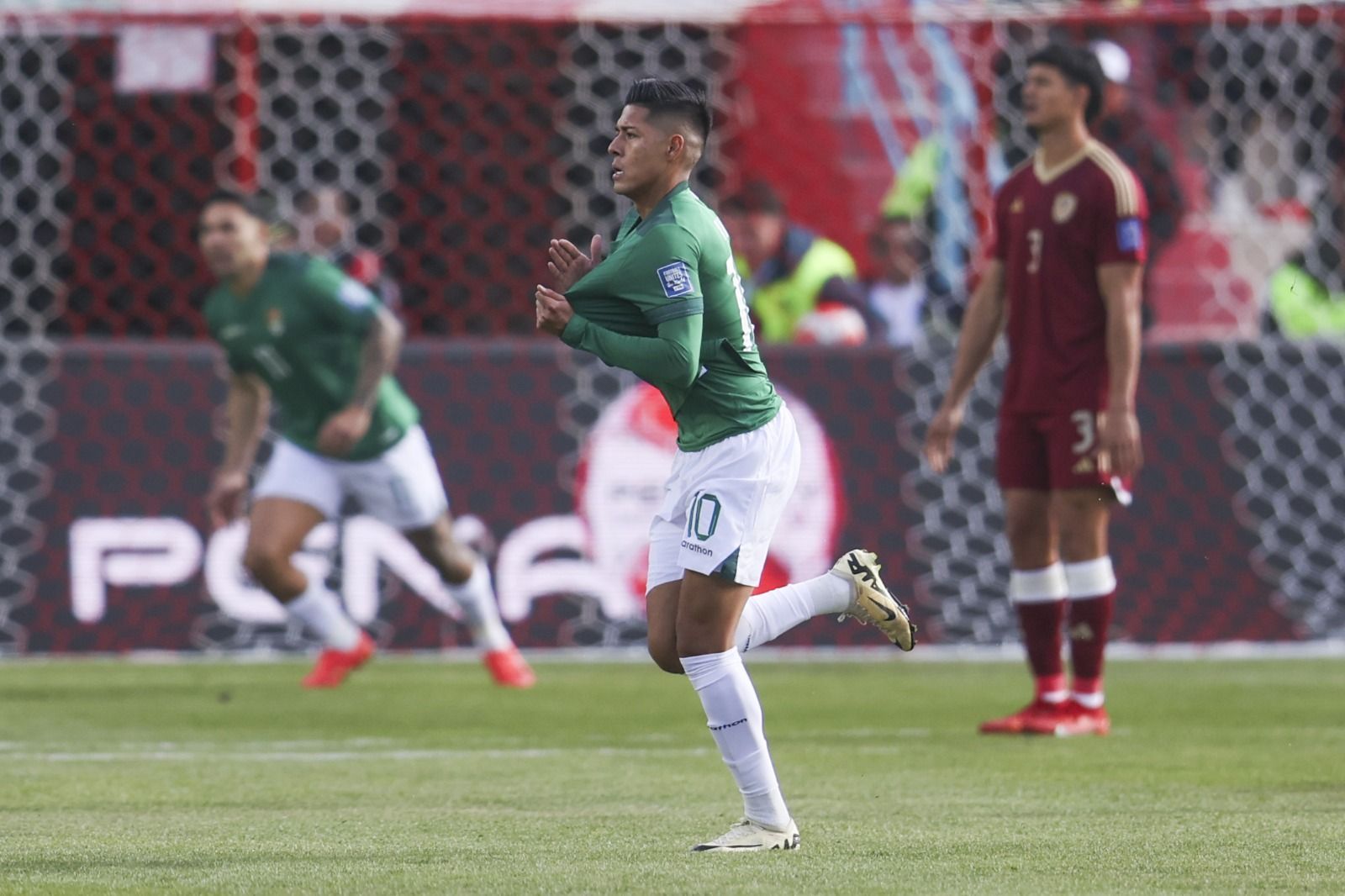 Jogador do Santos marca, e Bolívia goleia a Venezuela pelas Eliminatórias da Copa