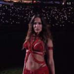 Anitta faz história ao ser a primeira brasileira a se apresentar na NFL, mas gera controvérsias
