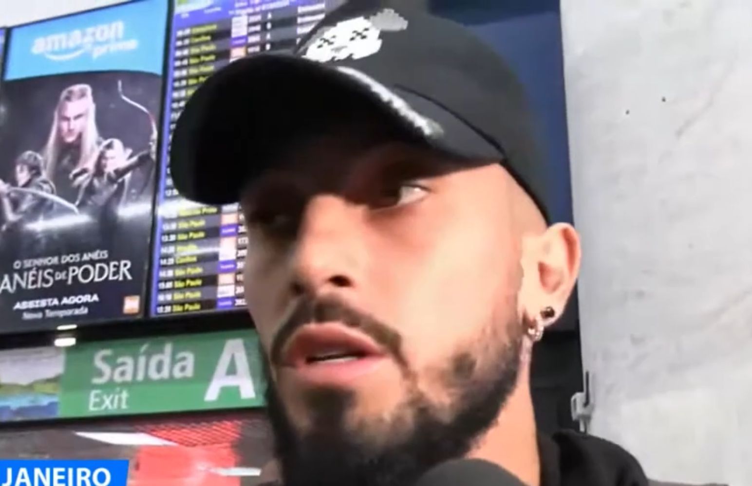Alex Telles desembarca no Rio de Janeiro para assinar com o Botafogo