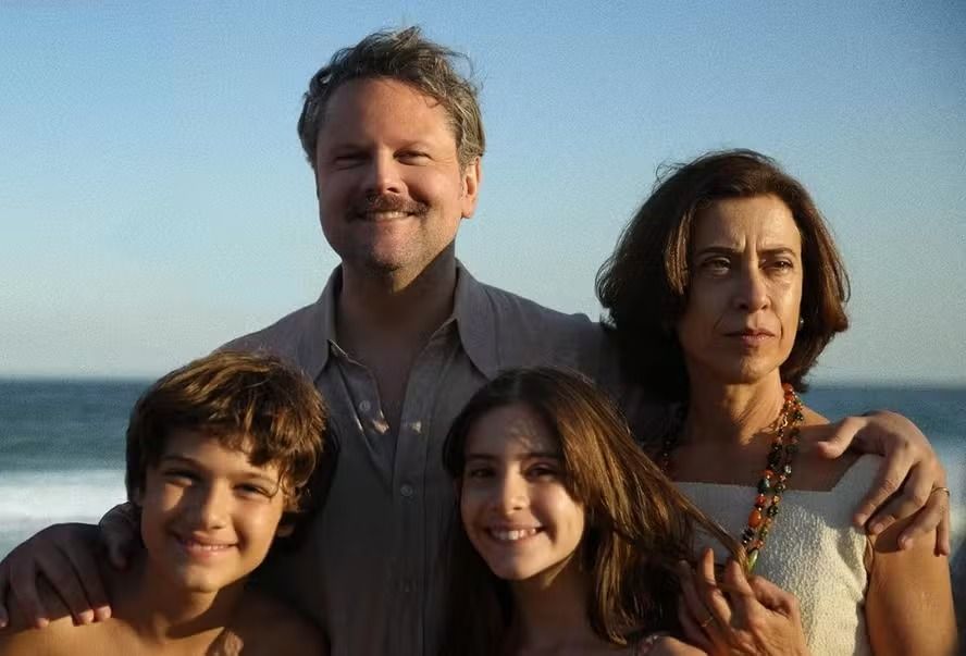 Filme brasileiro 'Ainda Estou Aqui' ganha prêmio de melhor roteiro no Festival de Veneza