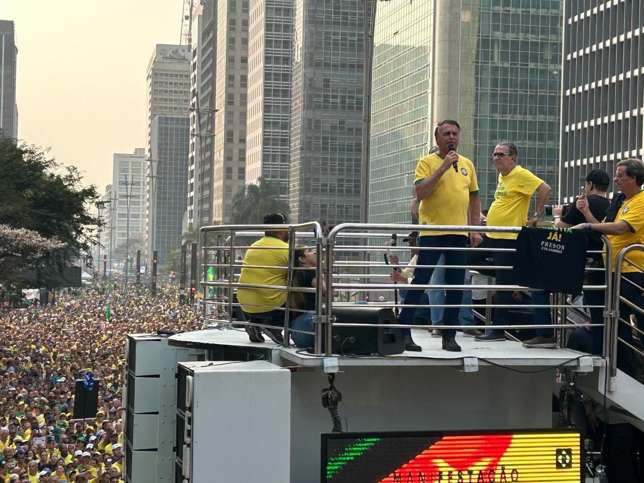 'Espero que o Senado bote um freio no Alexandre de Moraes', diz Bolsonaro em ato da Paulista