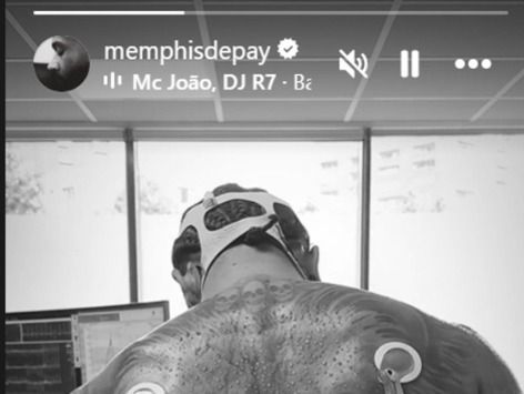 Ampulheta e música brasileira: Depay deixa recado subliminar à torcida do Corinthians