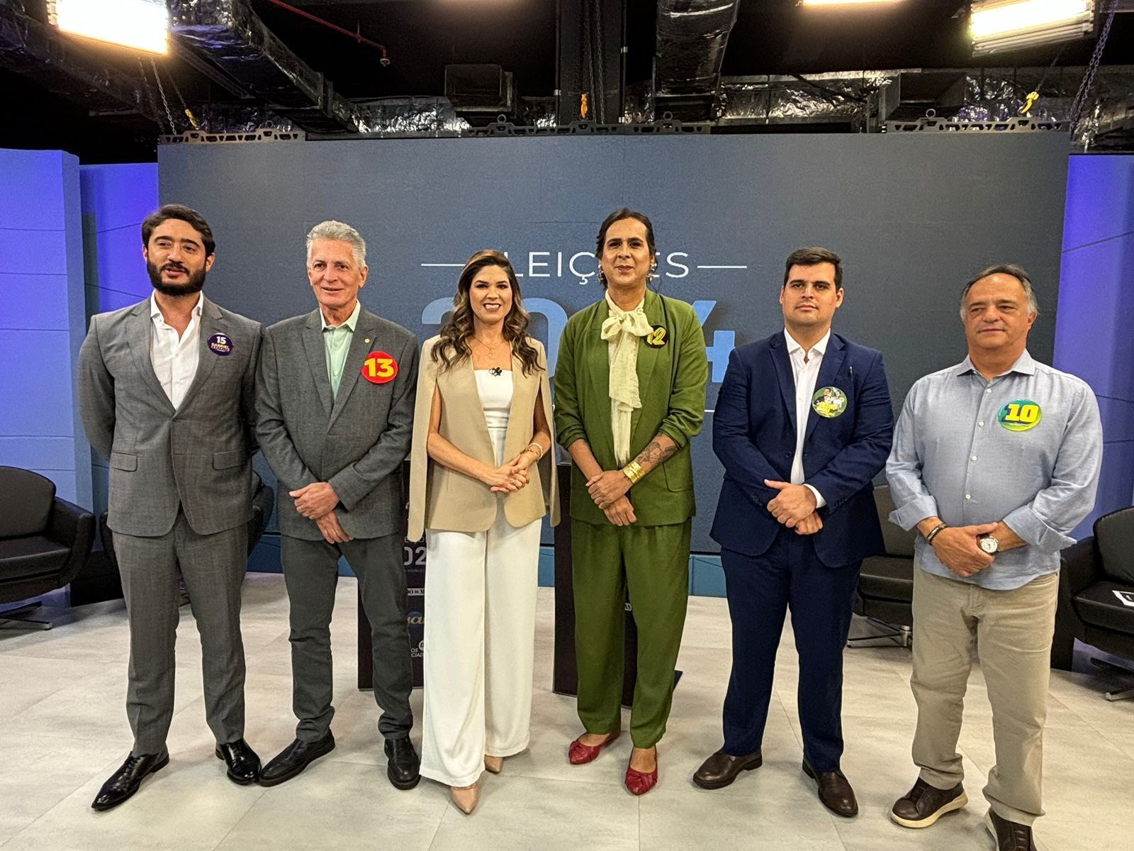 Debate na TV Alterosa esquenta com múltiplos ataques entre candidatos