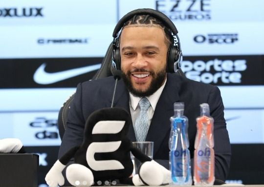 Memphis Depay evita dar prazo, mas projeta estreia 'em breve' pelo Corinthians