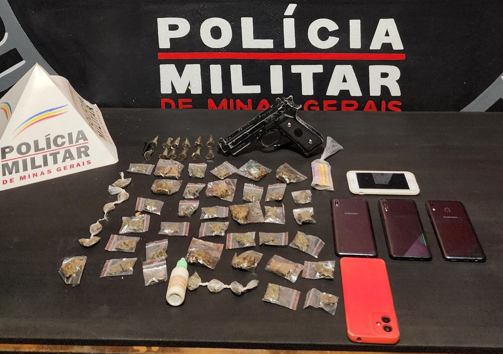 Suspeito de tráfico de drogas é preso no bairro Padre Eustáquio, em Itabirito