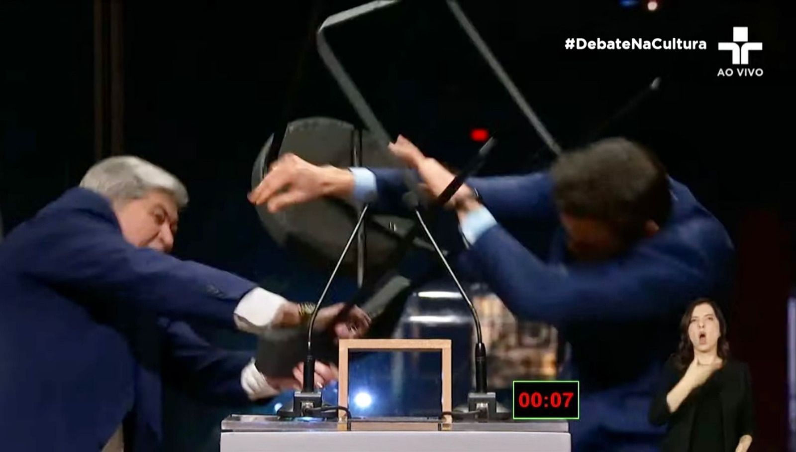 Após Datena agredir Marçal, RedeTV! parafusa cadeiras no chão para debate desta terça (17)