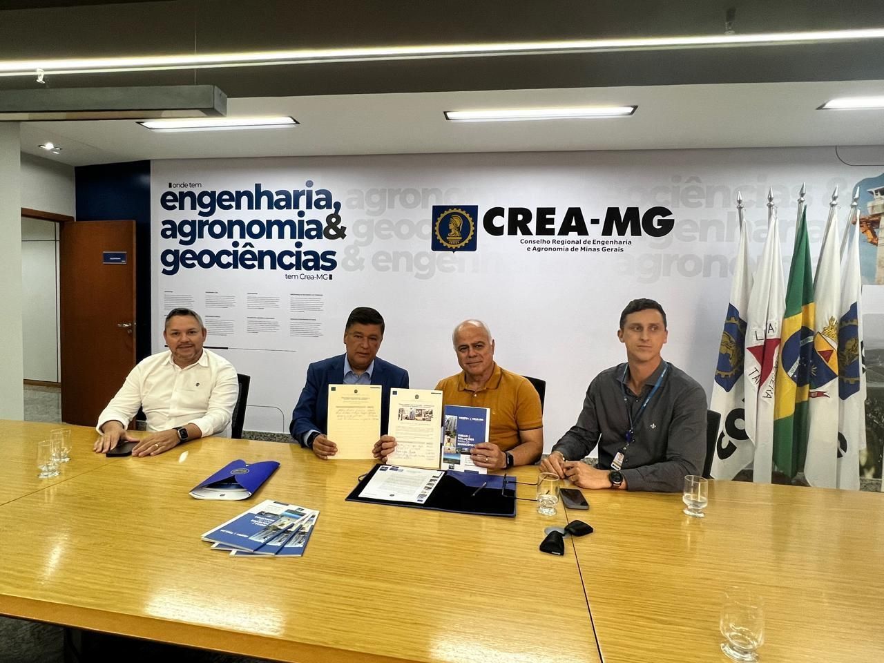 Carlos Viana participa de reunião no CREA-MG e fala em novo plano diretor para atrair investimentos em BH